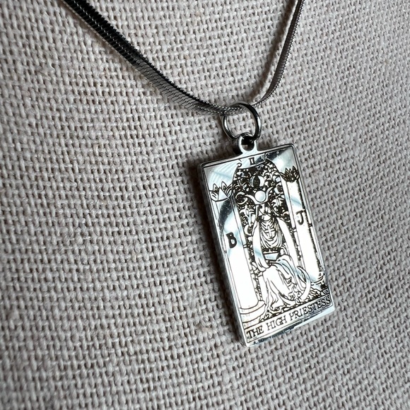 925 Stainless Steel HIGH PRIESTESS Tarot Card Necklace Pendant - Picture 5 of 9
